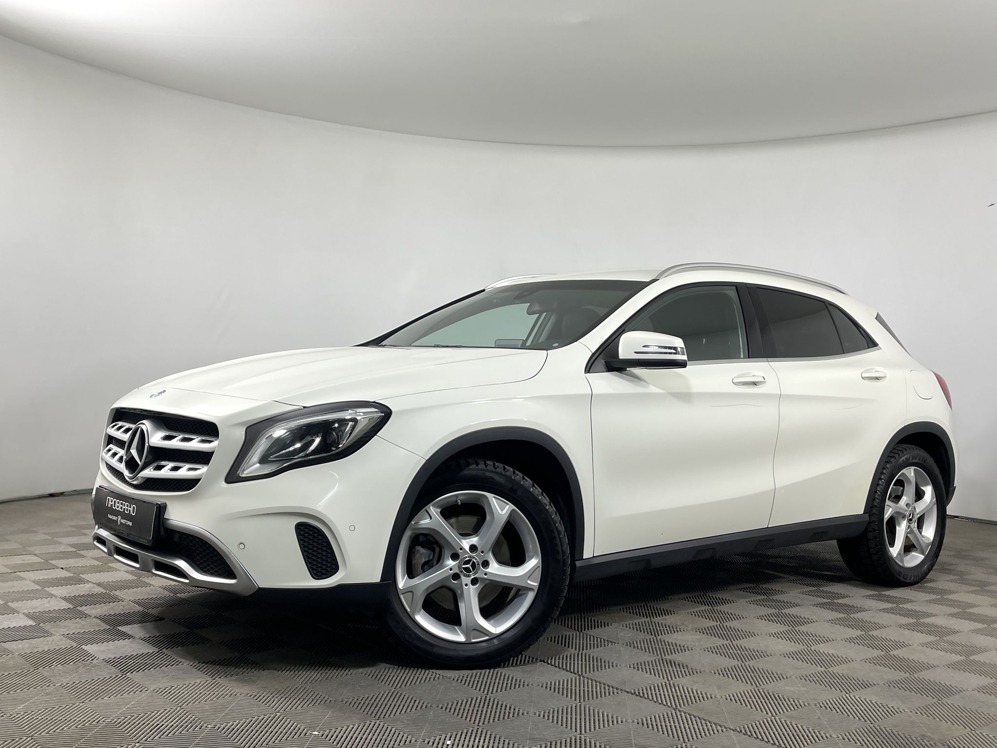 Mercedes Benz GLA внедорожник