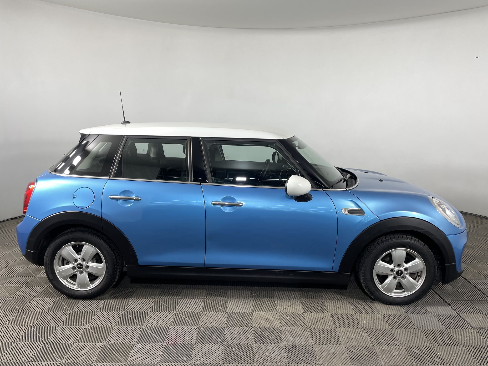 Купить MINI COOPER 2016 года с пробегом 76 324 км в Москве | Продажа б/у  МИНИ Купер Купер хэтчбек