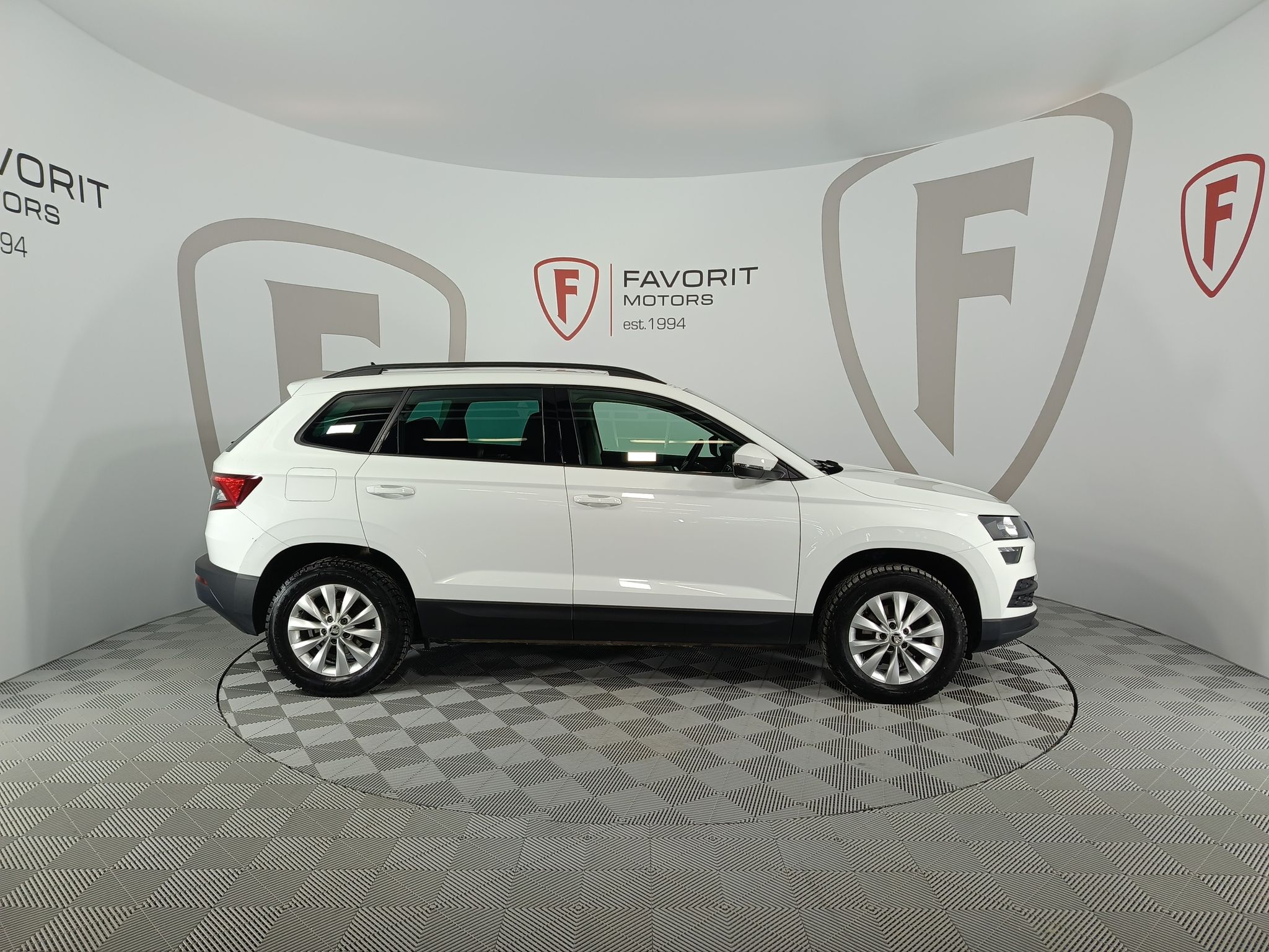 Купить Skoda KAROQ 2020 года с пробегом 59 185 км в Москве | Продажа б/у  Шкода KAROQ кроссовер