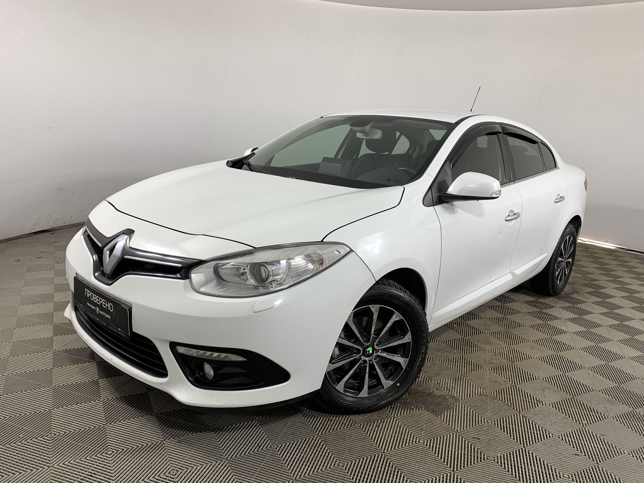 Renault Fluence NEW. Руль с кнопками круиз контроля