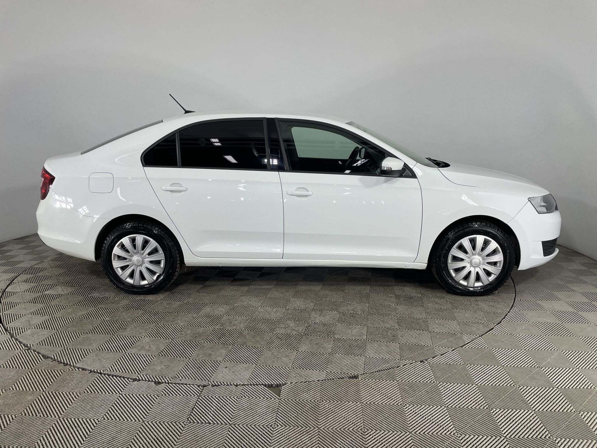 Купить Skoda RAPID 2019 года с пробегом 102 000 км в Москве | Продажа б/у  Шкода RAPID лифтбек