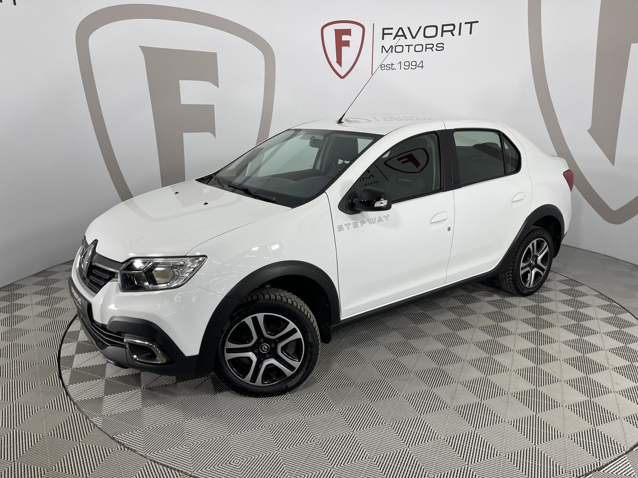 Купить Renault LOGAN STEPWAY 2020 года с пробегом 66 000 км в Москве |  Продажа б/у Рено Логан Степвей седан