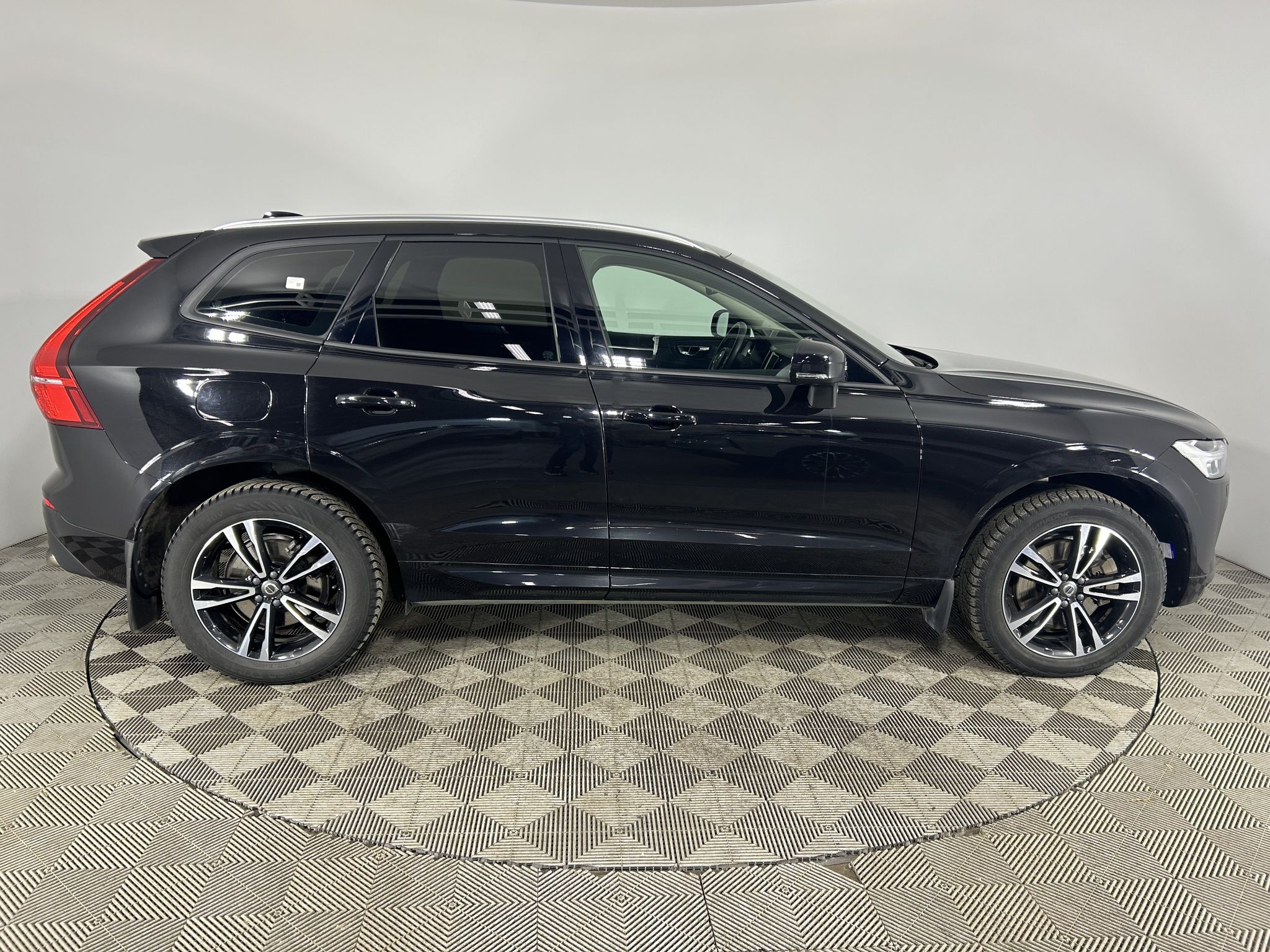 Купить Volvo XC60 2018 года с пробегом 95 948 км в Москве | Продажа б/у  Вольво ХС60 внедорожник