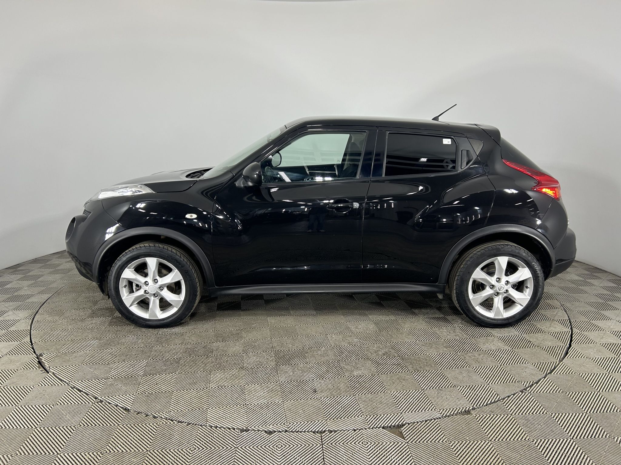 Купить NISSAN JUKE 2012 года с пробегом 125 000 км в Москве | Продажа б/у  Ниссан Жук внедорожник