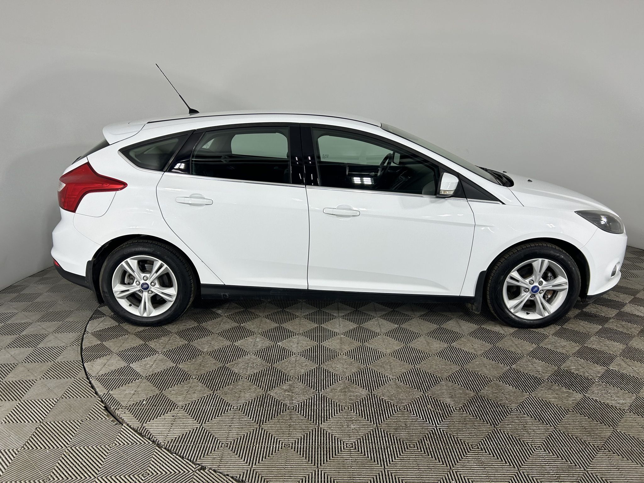 Купить Ford FOCUS 2013 года с пробегом 135 000 км в Москве | Продажа б/у Форд  Фокус хэтчбек