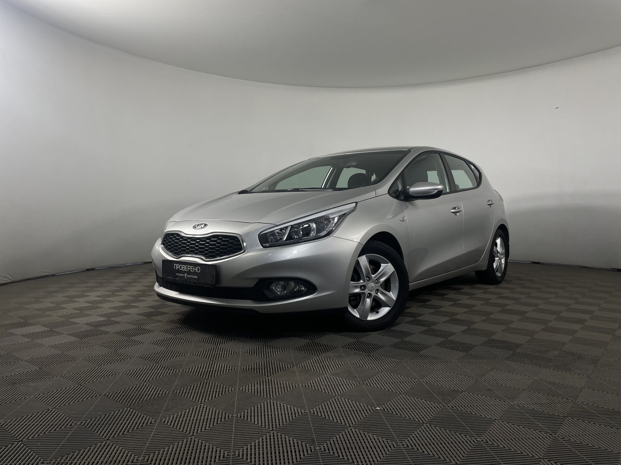 Купить Kia Ceed 2015 года с пробегом 40 001 км в Москве | Продажа б/у Киа  Сид хэтчбек