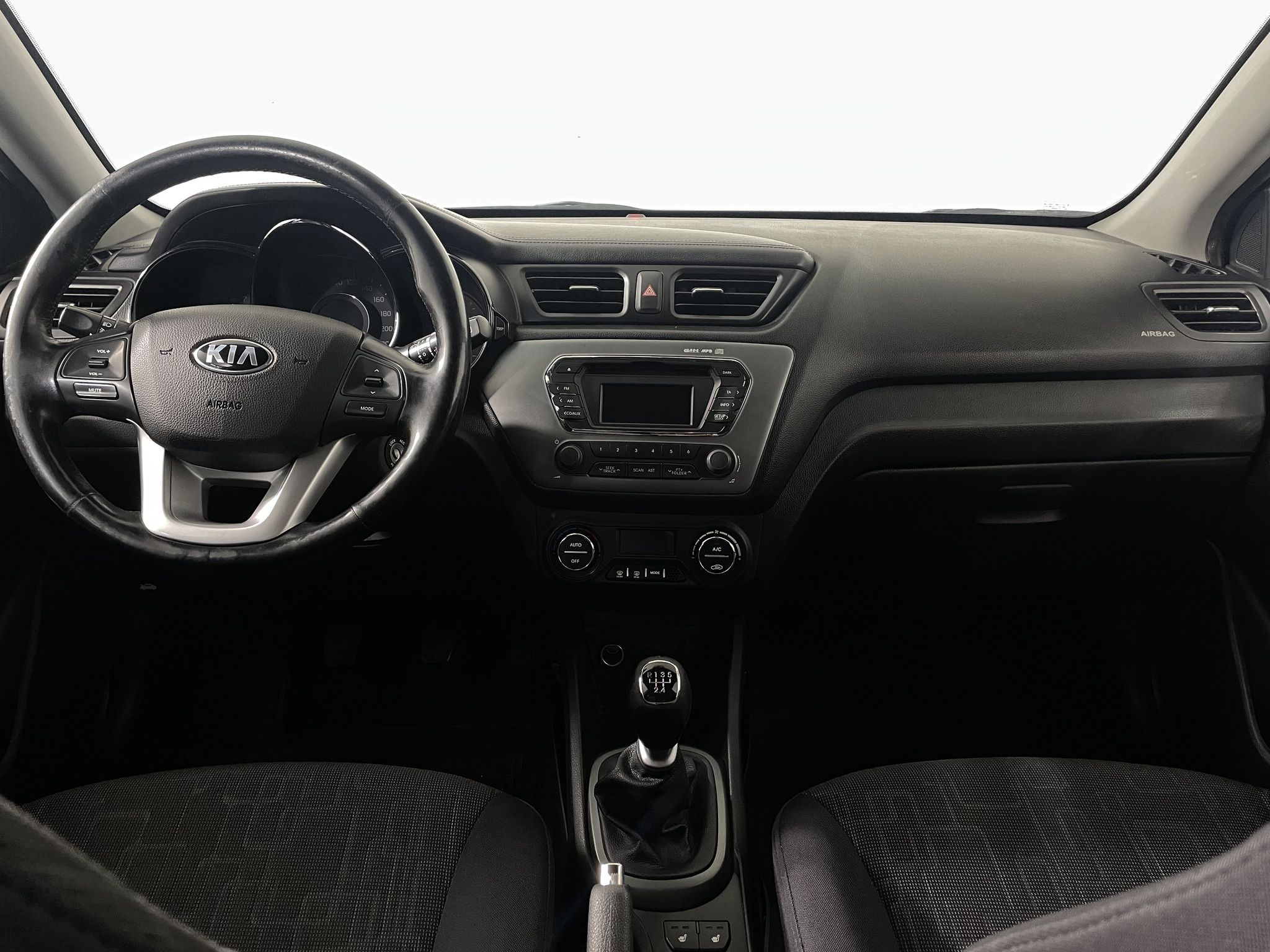 Купить Kia Rio 2013 года с пробегом 273 797 км в Москве | Продажа б/у Киа  Рио хэтчбек