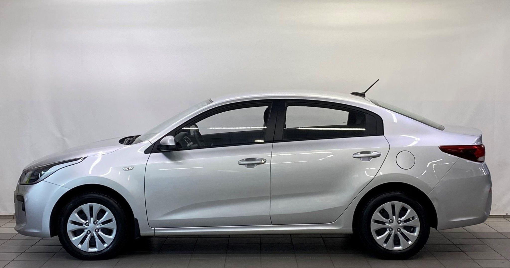 Купить Kia Rio 2019 года с пробегом 15 611 км в Москве | Продажа б/у Киа  Рио седан