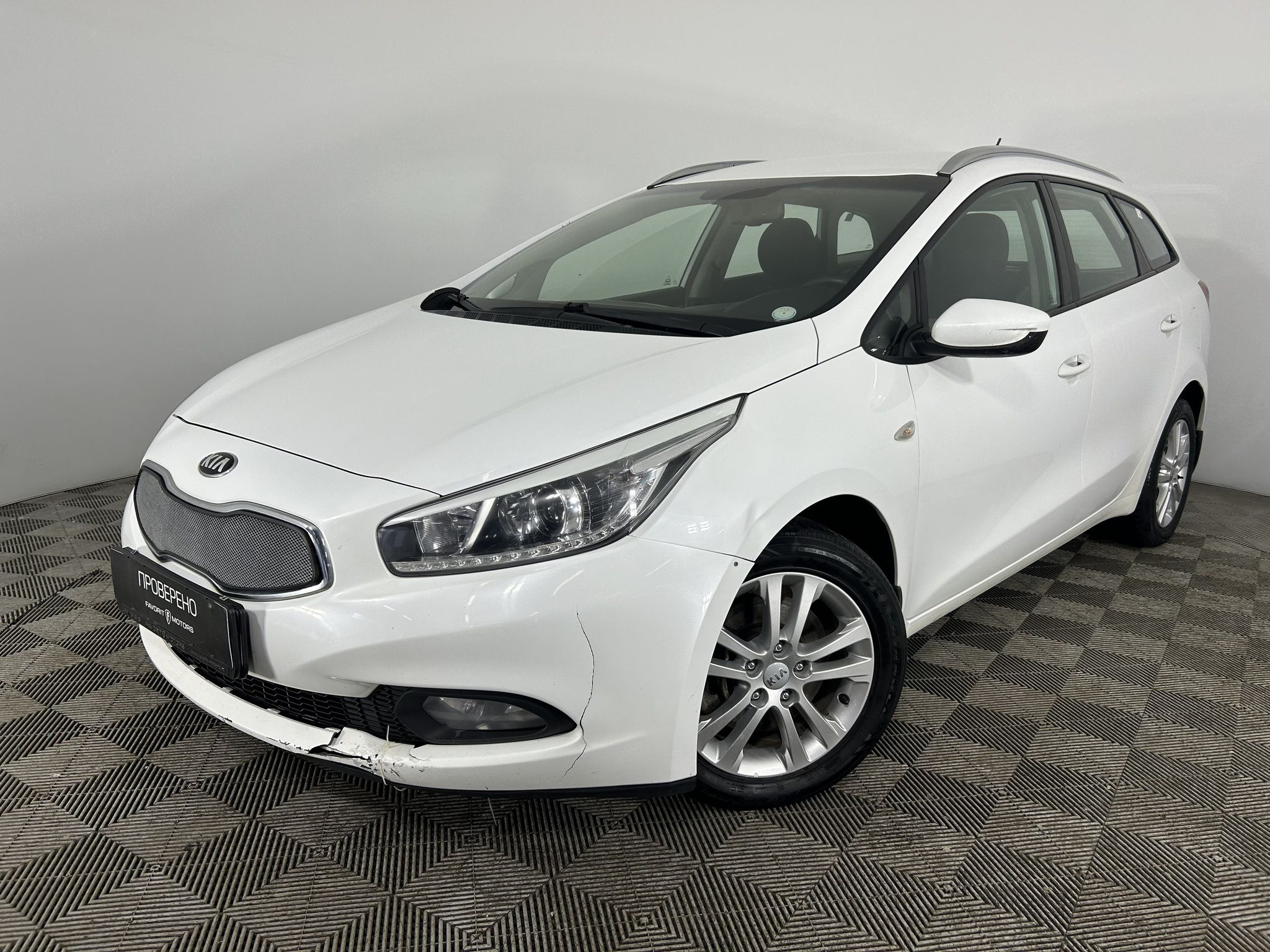 Купить б/у Kia Ceed (Киа Сид) 1.6 (129 л.с.) универсал 2015 года с пробегом  177 146 км в Москве