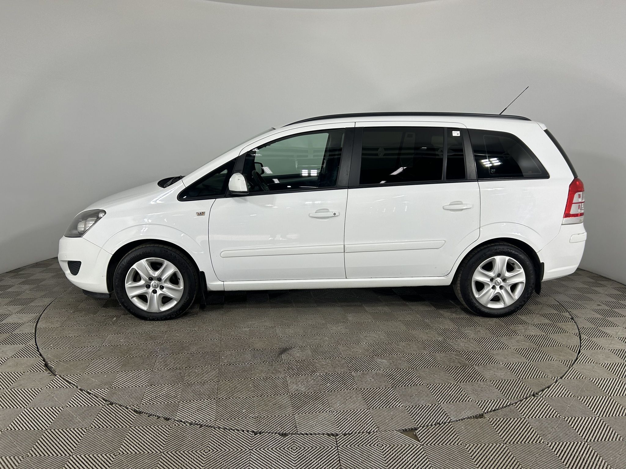 Купить Opel ZAFIRA TOURER 2012 года с пробегом 208 120 км в Москве |  Продажа б/у Опель Зафира минивэн