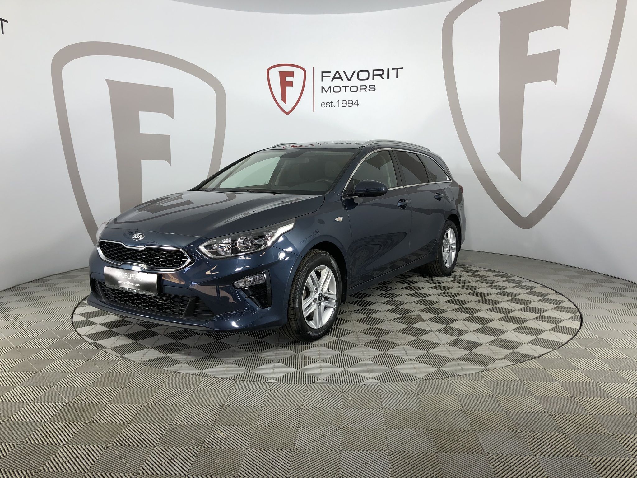 Купить б/у Kia Ceed (Киа Сид) 1.6 (128 л.с.) универсал 2019 года с пробегом  23 225 км в Москве