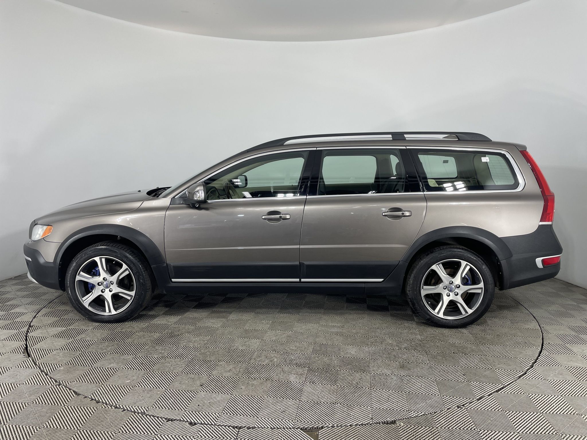 Купить Volvo XC70 2008 года с пробегом 138 888 км в Москве | Продажа б/у  Вольво XC70 универсал