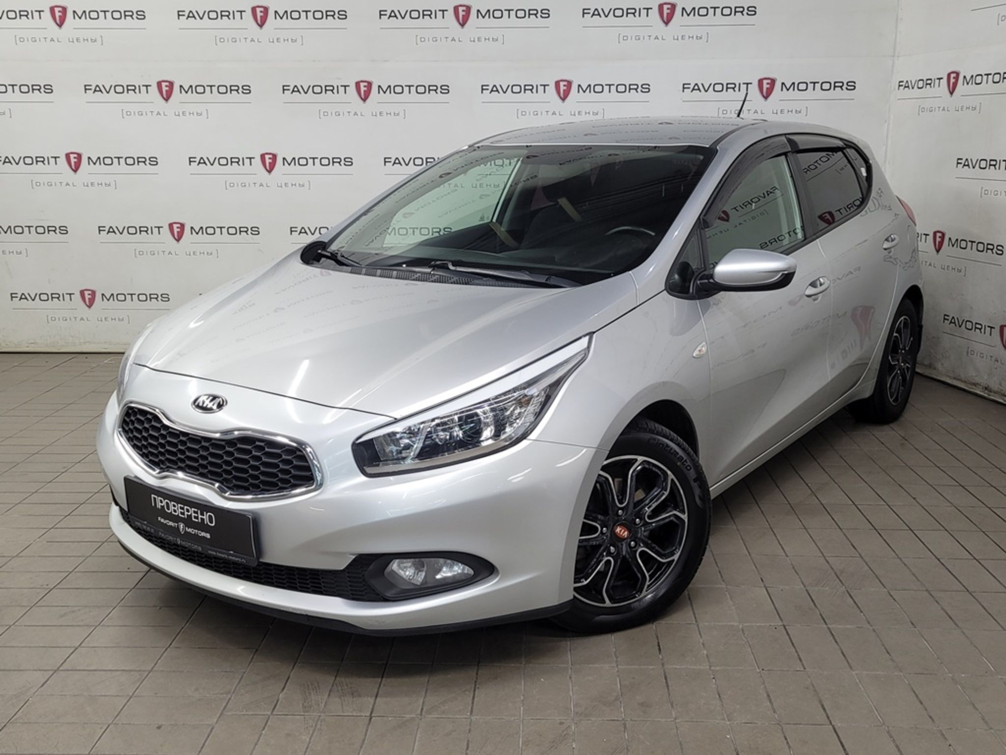 Купить б/у Kia Ceed (Киа Сид) 1.6 (129 л.с.) хэтчбек 2015 года с пробегом  254 599 км в Москве