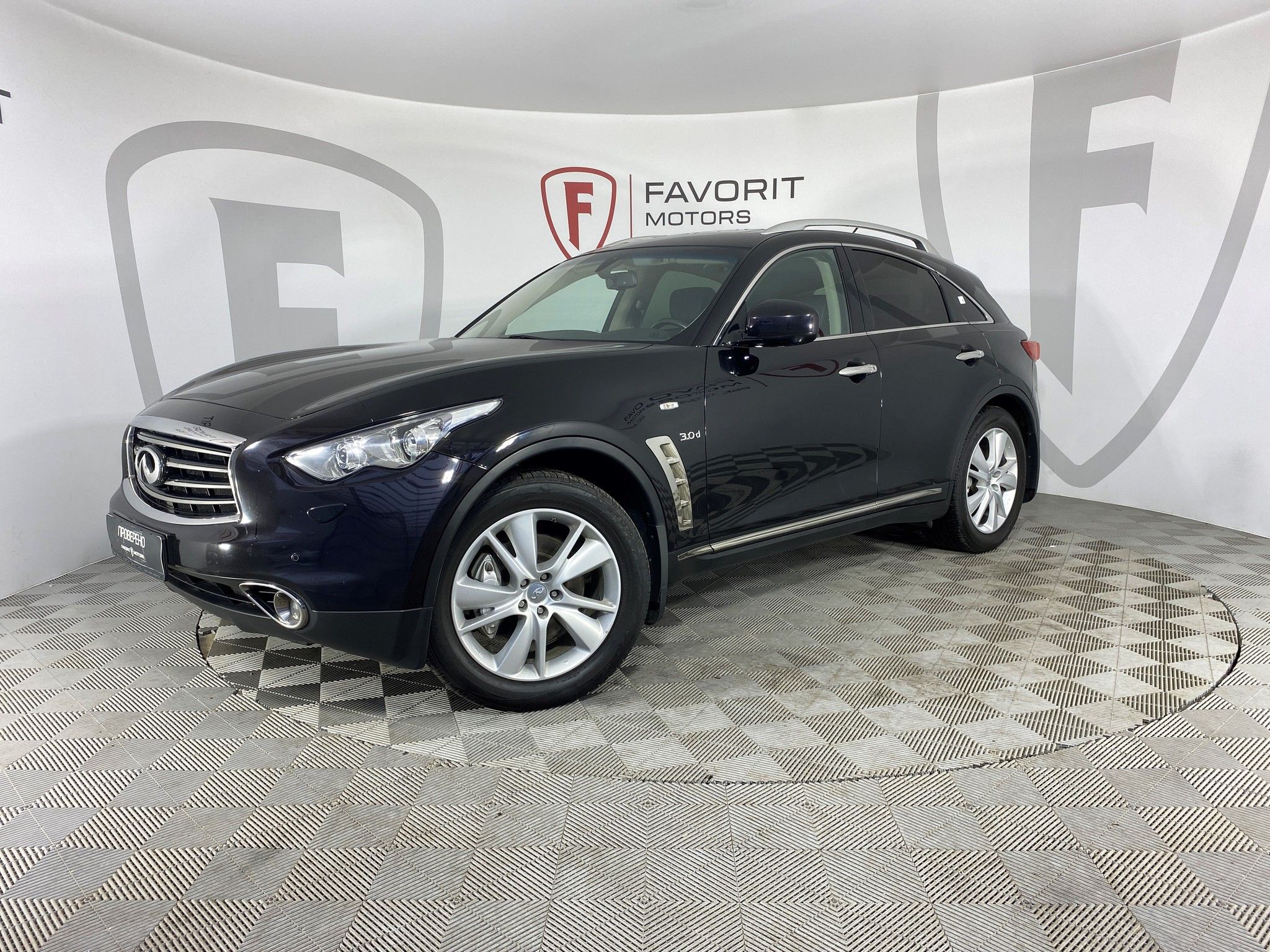 INFINITI QX70