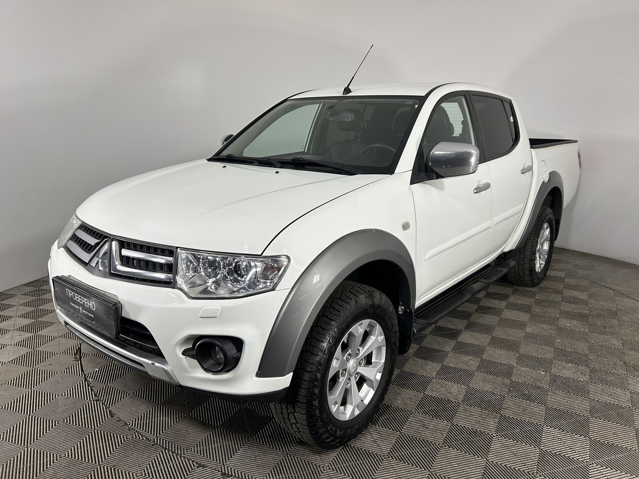 MITSUBISHI L200