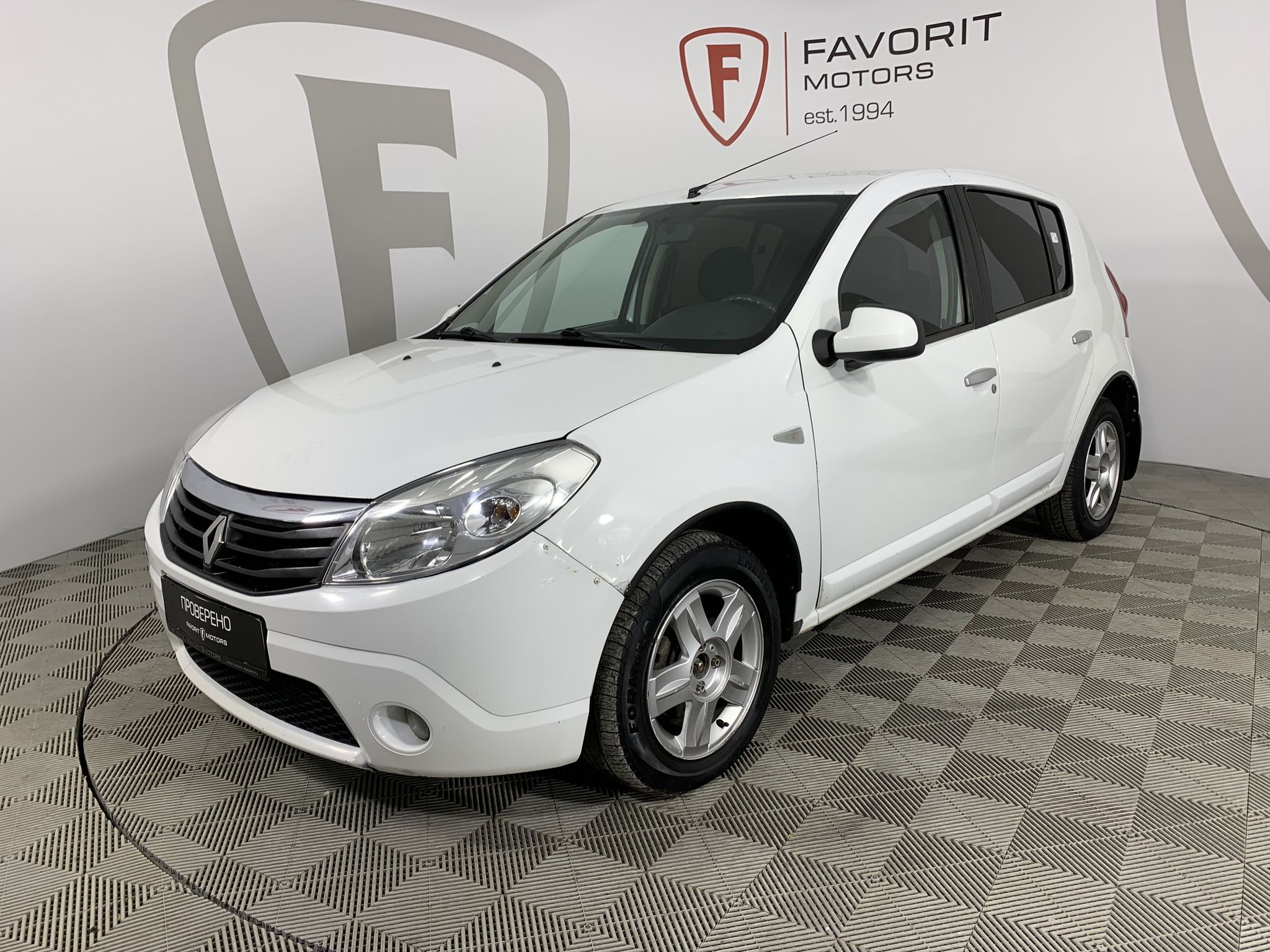 Renault SANDERO