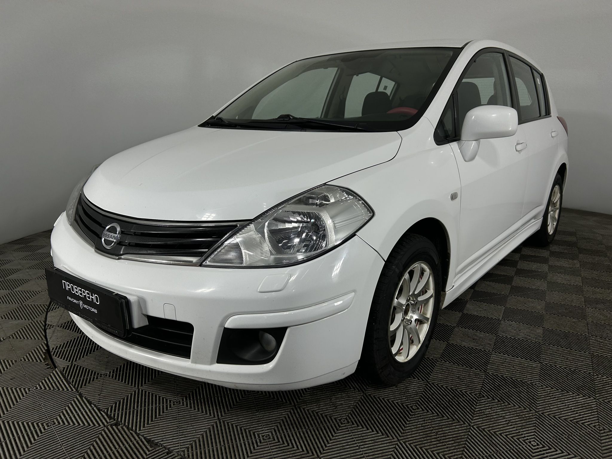 NISSAN TIIDA