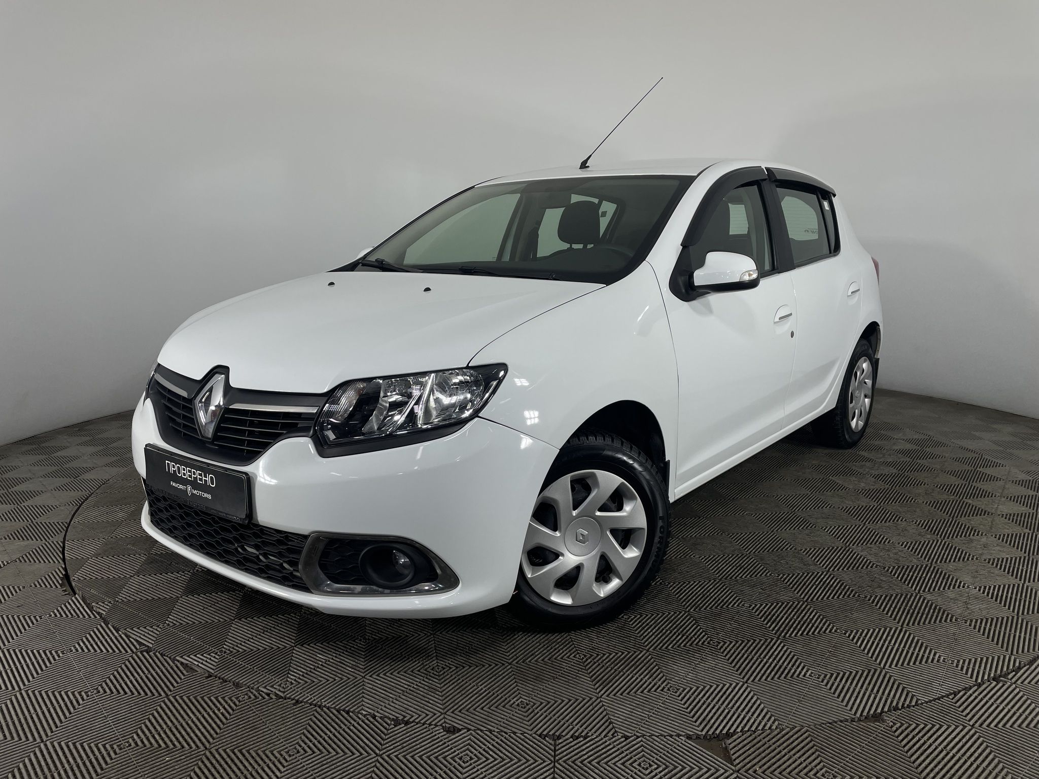 Renault SANDERO