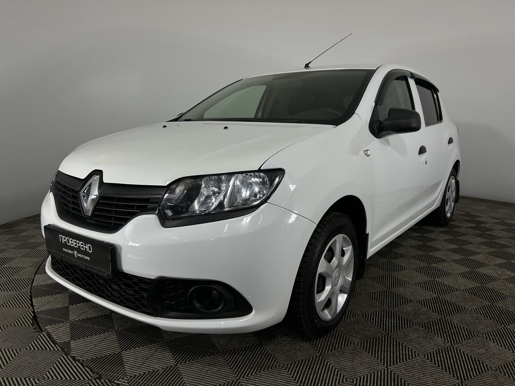 Renault SANDERO