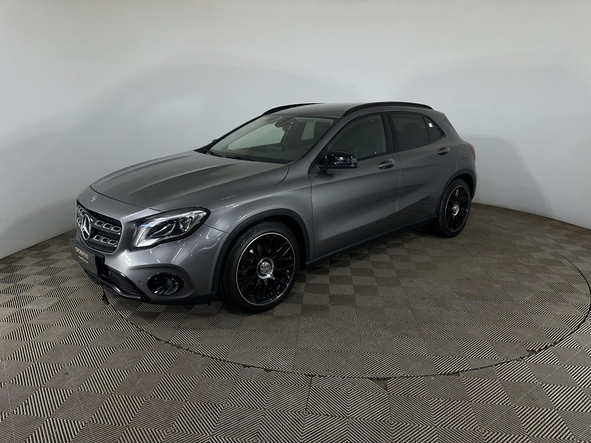 MERCEDES-BENZ GLA 200