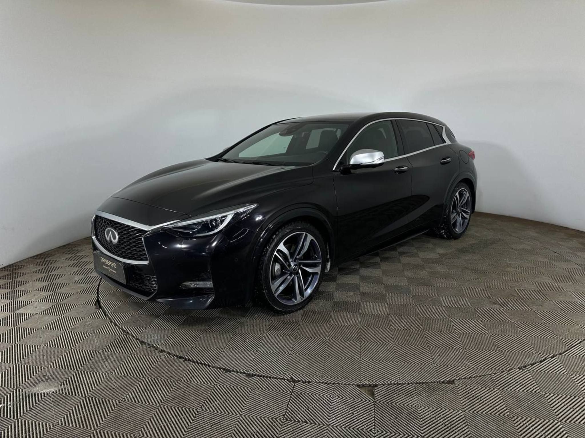 INFINITI Q30