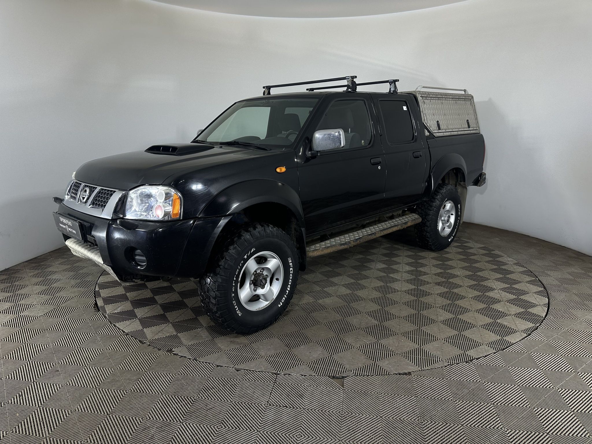 NISSAN NP300