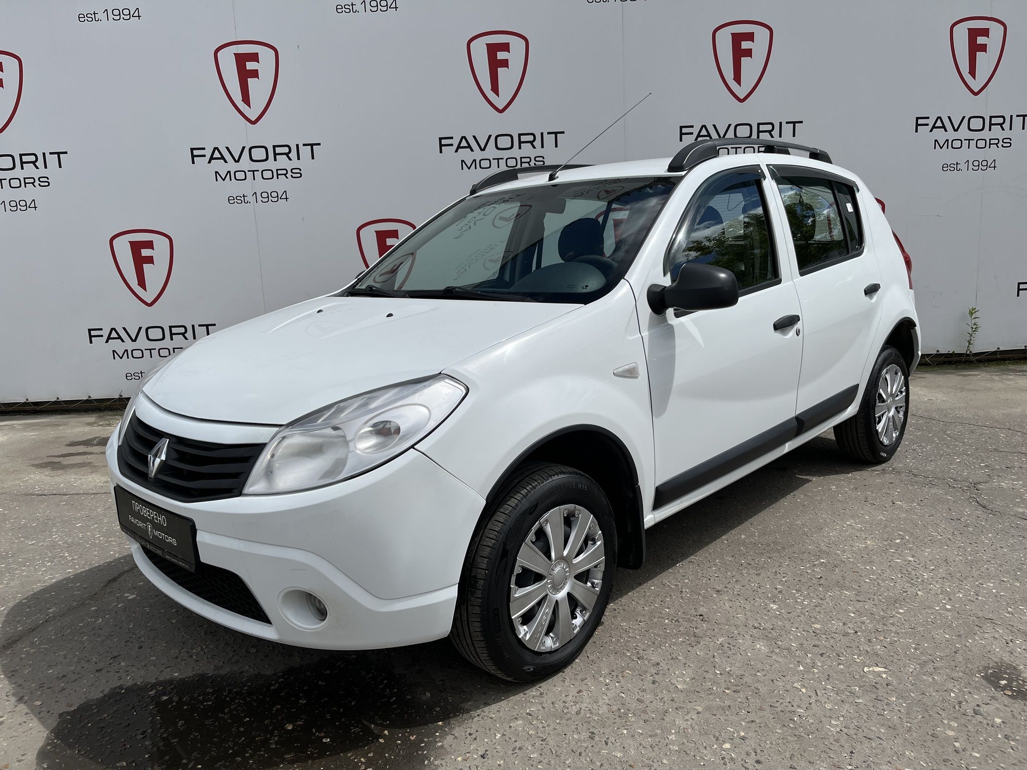 Renault SANDERO
