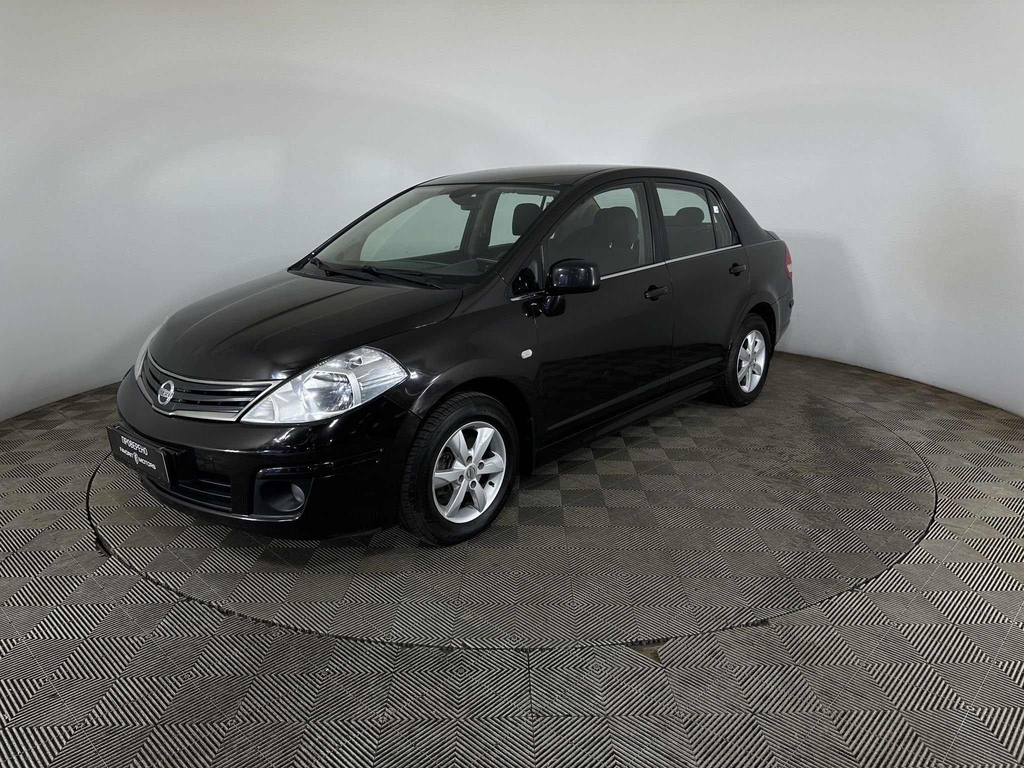 NISSAN TIIDA