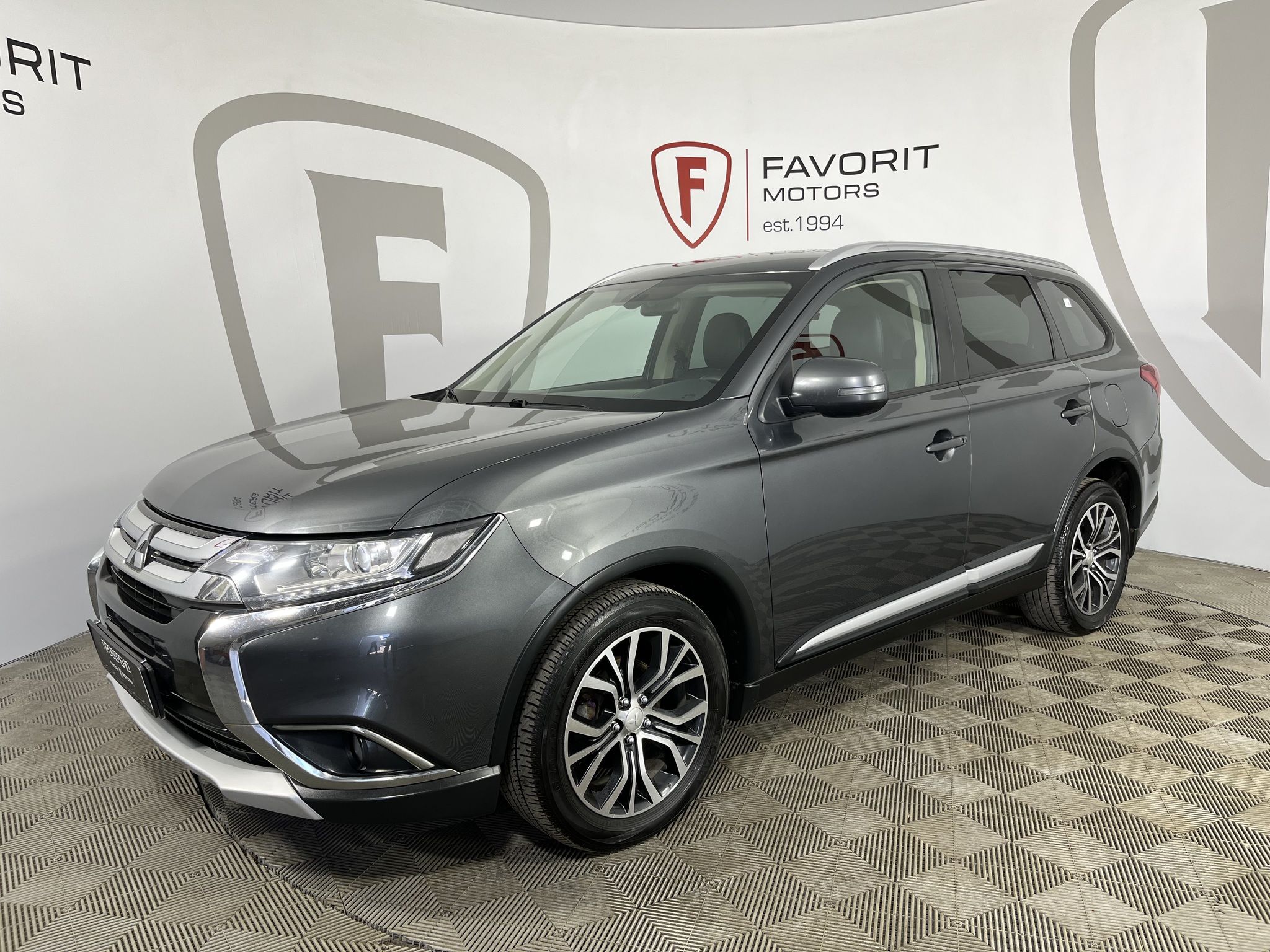 MITSUBISHI OUTLANDER