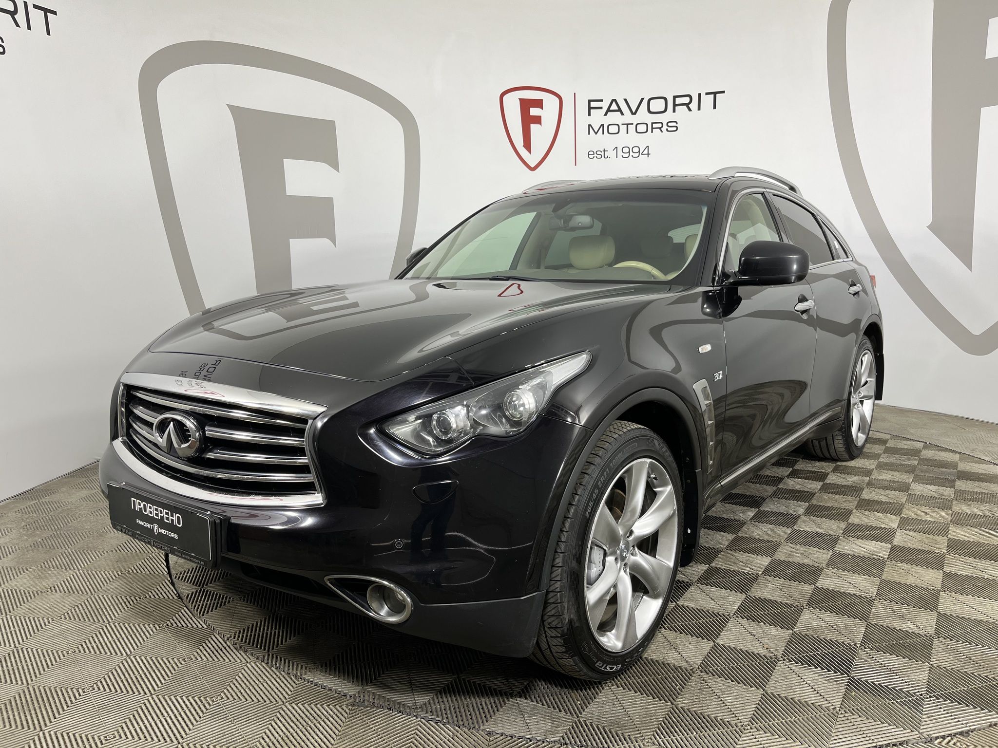 INFINITI QX70 / QX70