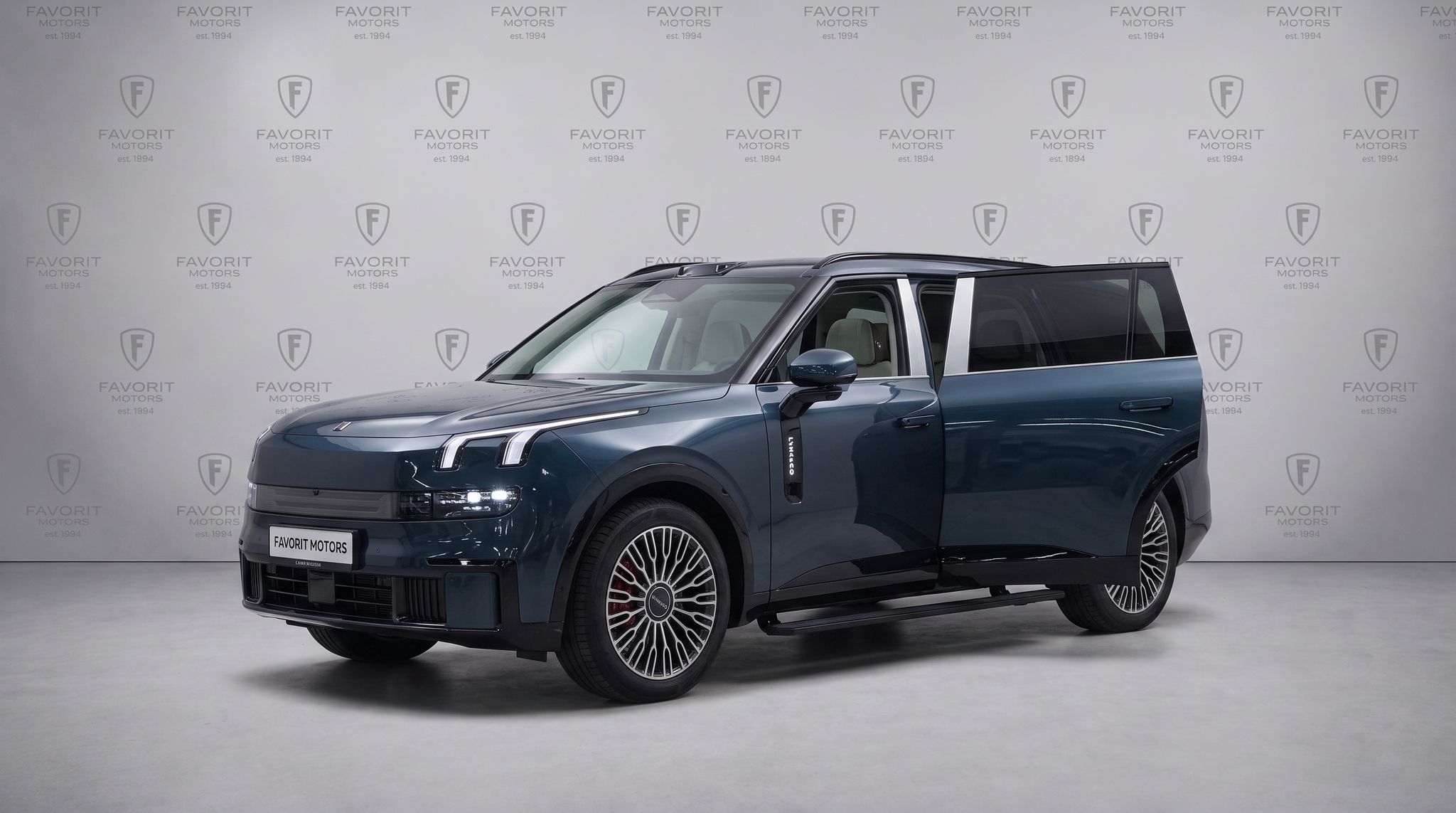 LYNK & CO 900