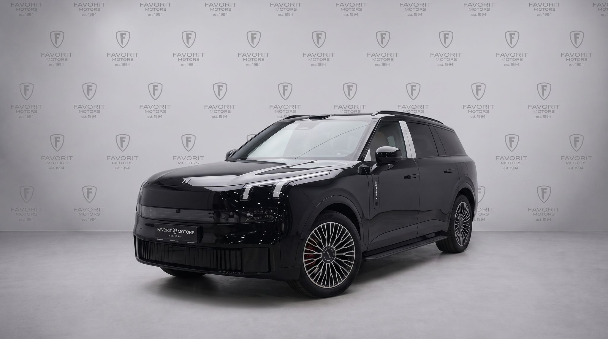 LYNK & CO 900