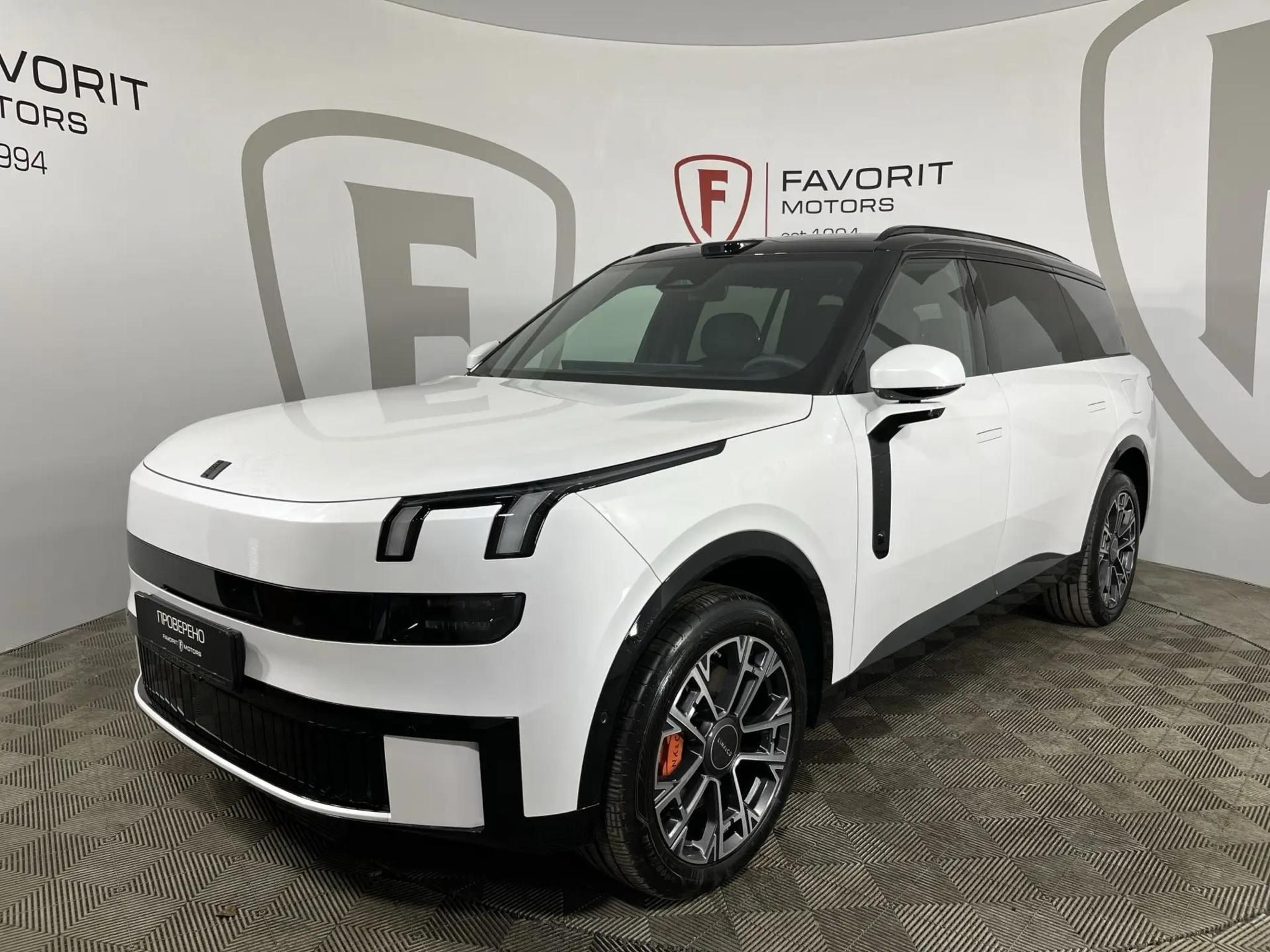 LYNK & CO 900