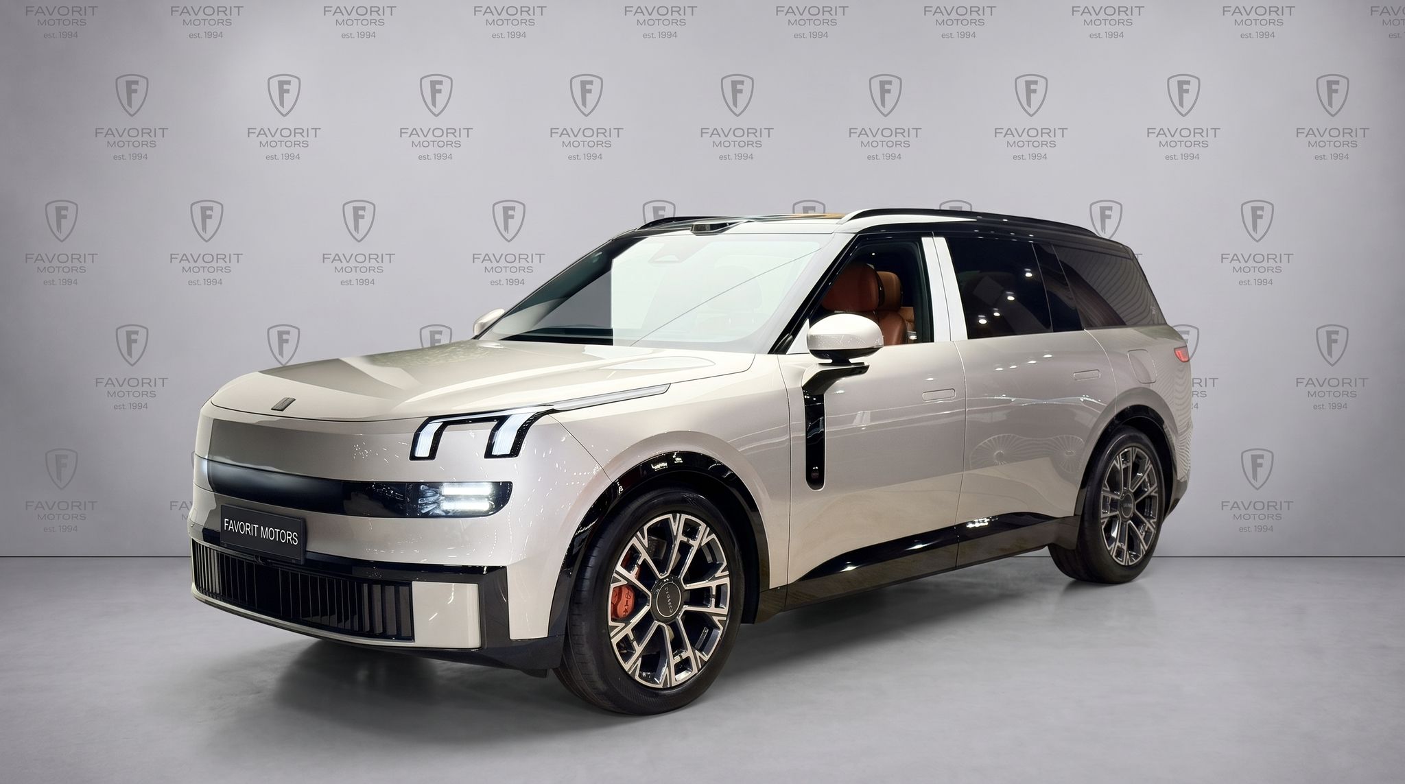 LYNK & CO 900