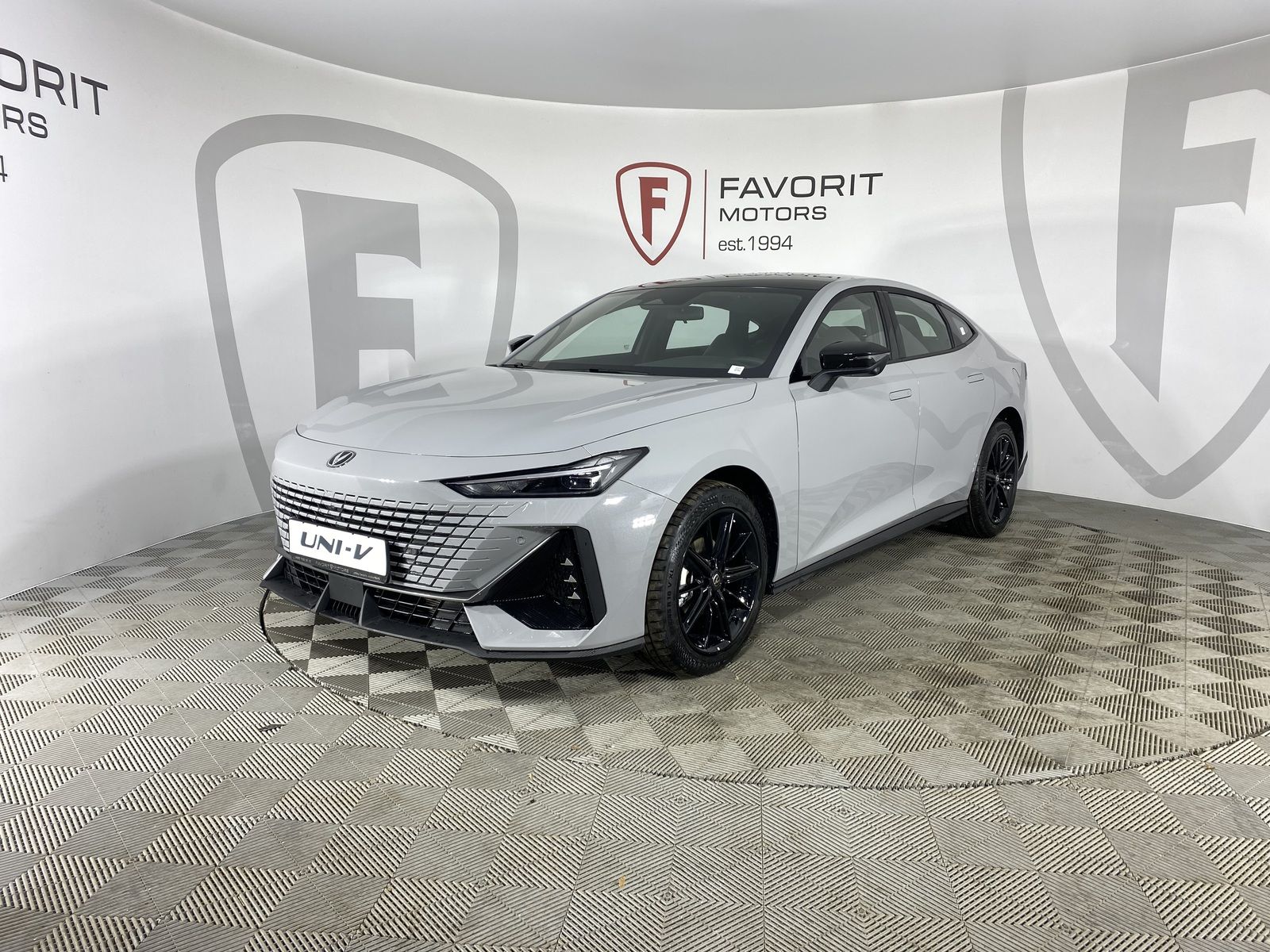 CHANGAN ЮНИ Ви / UNI-V