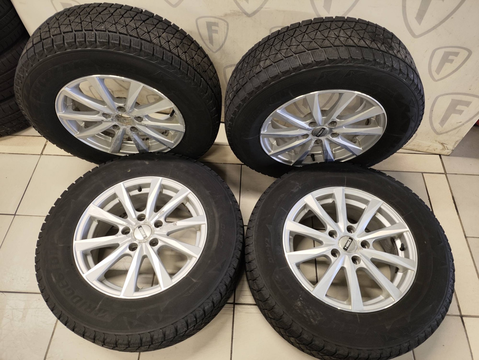 Купить шины бу BRIDGESTONE Blizzak DM-V2 R 16 за 24000 рублей – Продажа б/у  резины BRIDGESTONE Blizzak DM-V2 у официального дилера