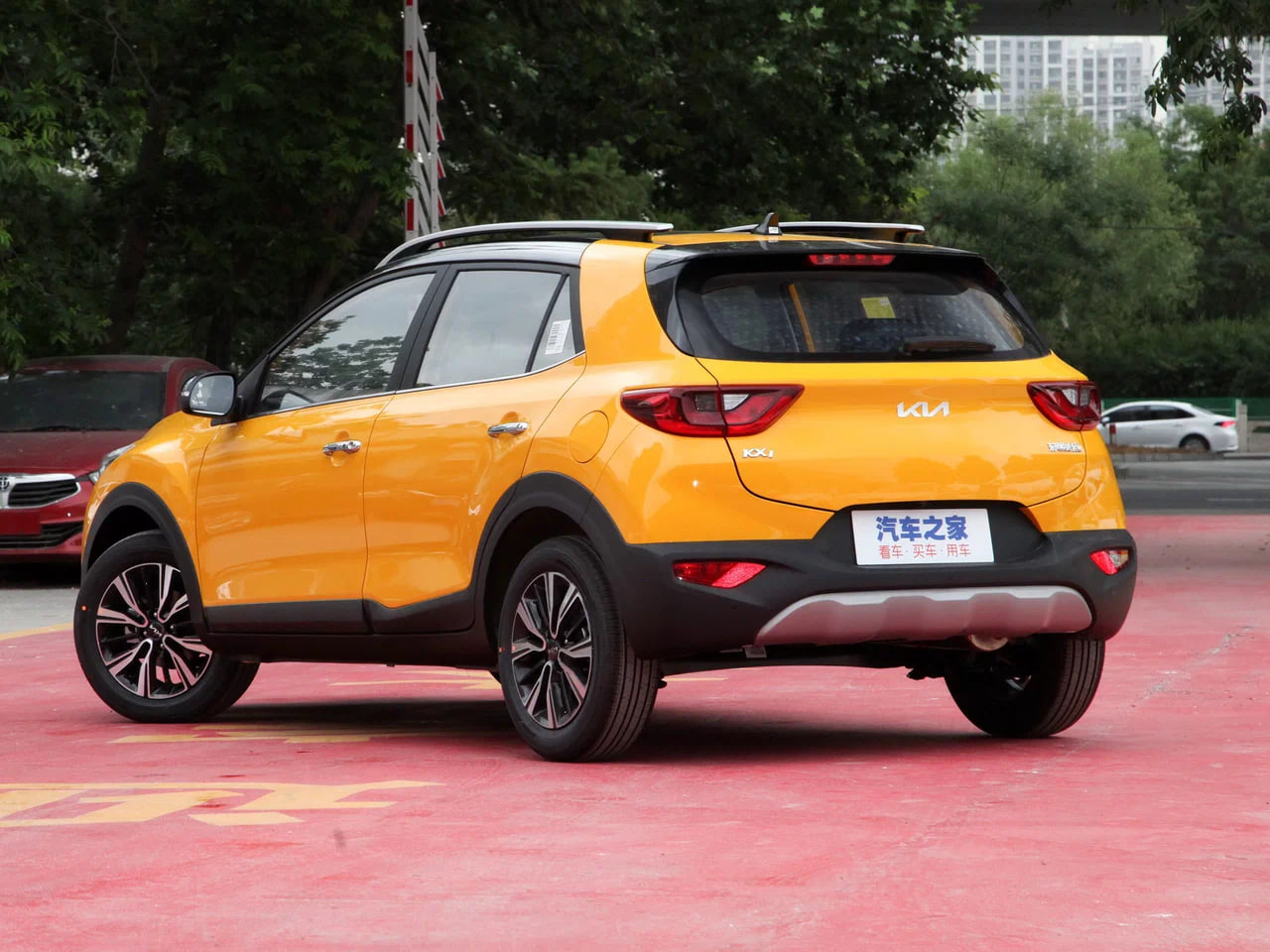 Kia KX1 сзади.jpg